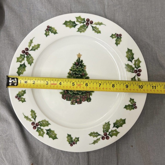 Set Of 4 Pfaltzgraff Christmas Day Salad & Dinner Plates FS Benefits Charity - Picture 2 of 7